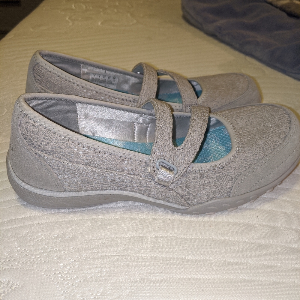 Skechers memory foam slip on shoes